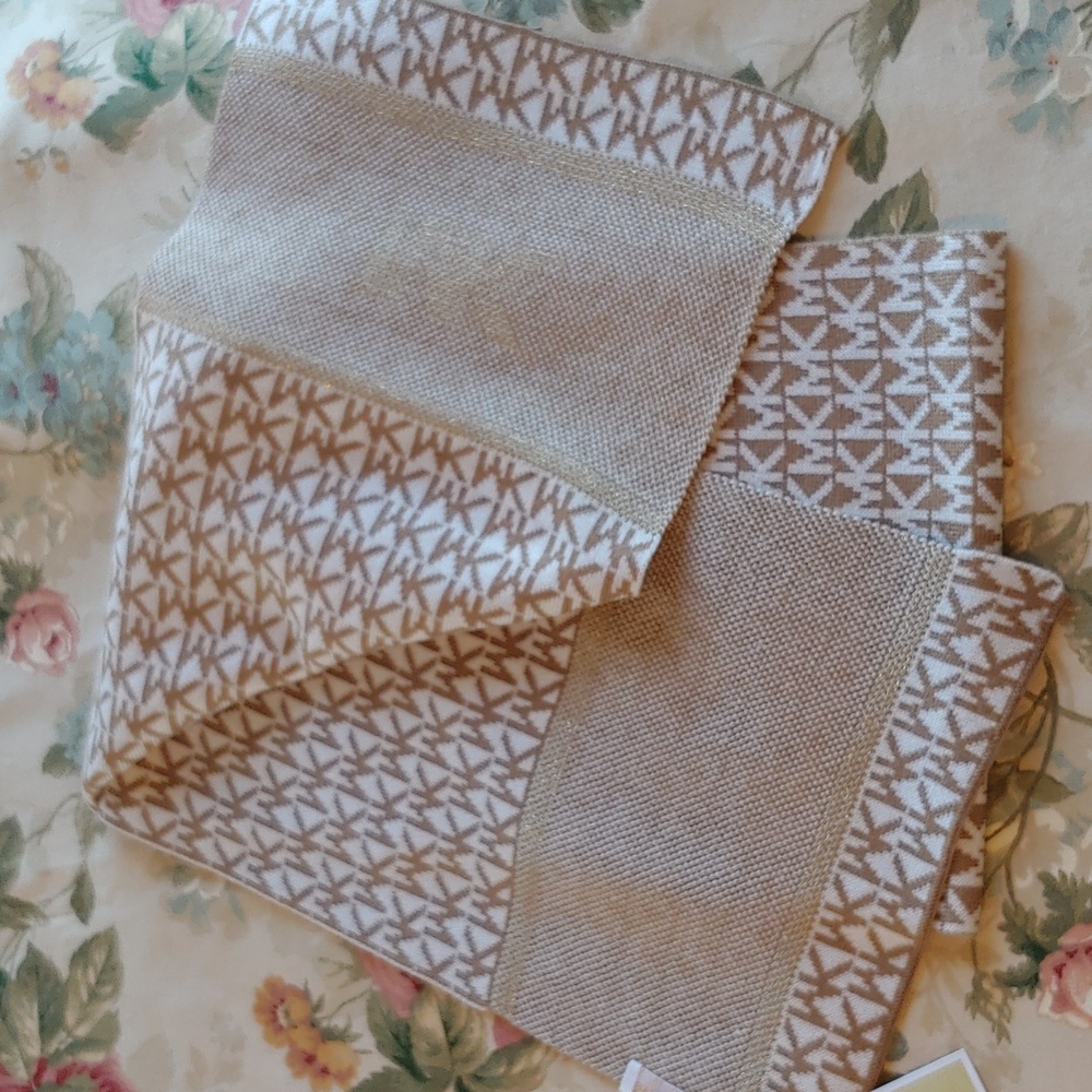 Michael Kors Signature Women's Knit Scarf in Tan & Cream Metallic Accents NWT - Picture 10 of 13